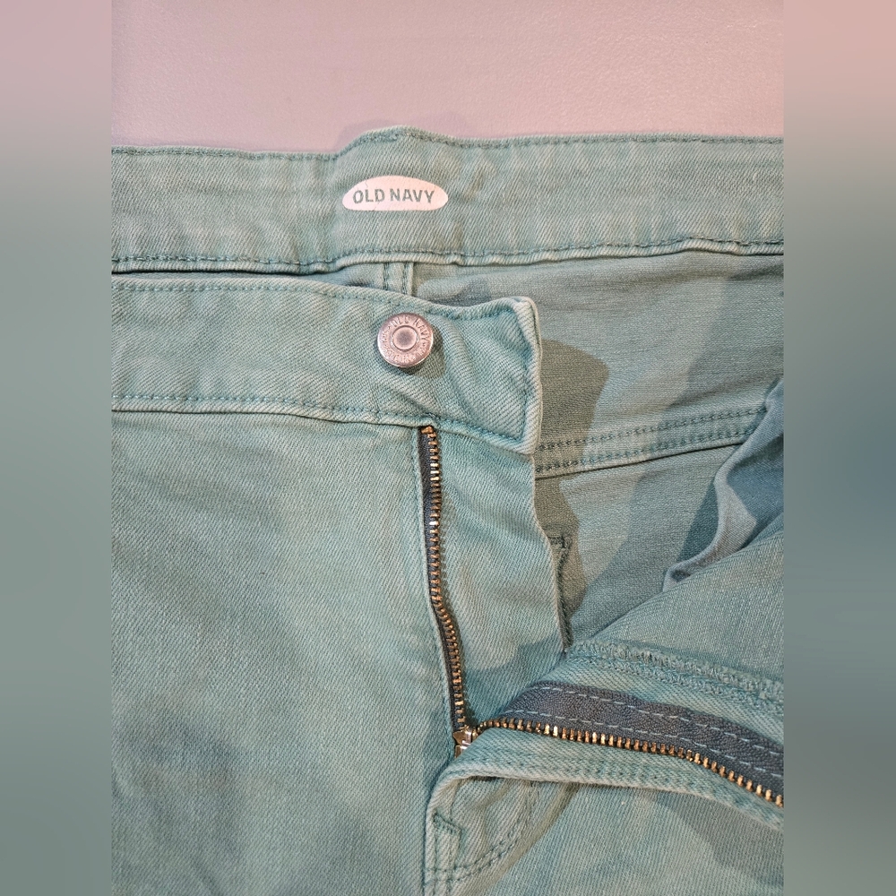 Old Navy Distressed Mint Jean Shorts (7c1) - Picture 4 of 6